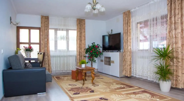 Casa Stefania 1, Rezerwuj Apartament Hotele w Carpathians - Romania z parkingiem, Parking