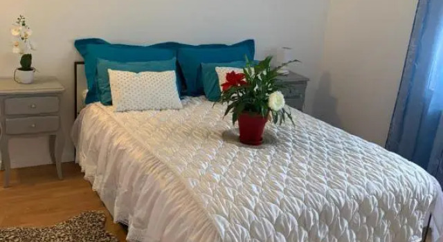 Belle Maison avec jardin RDC T3 de 70m2 Vacances ou cure thermale Rochefort, Rezerwuj Apartament Hotele w Charente-Maritime z parkingiem, Parking