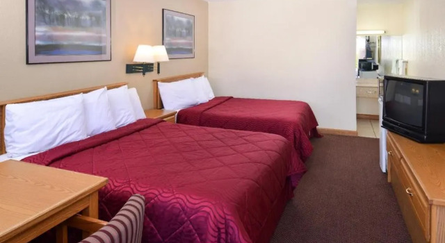 Четырёхместный номер Standard Executive Inn