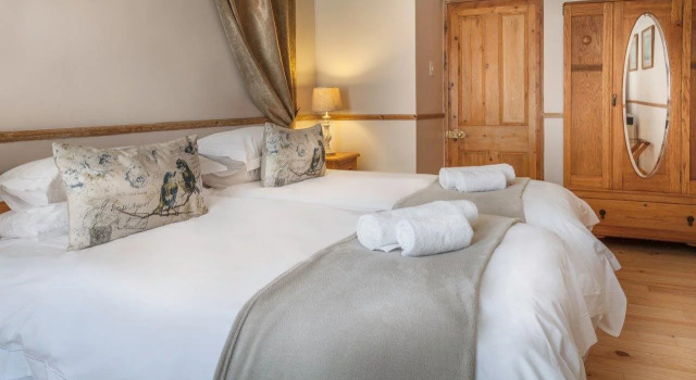 Avenues Guest House, Забронировать Гостевой дом Отели Стелленбос с завтраком, рядом с Eikestad Mall, Завтраки