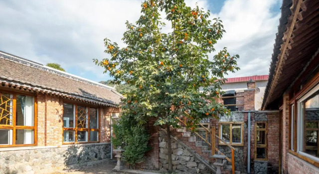 Двухместный номер Standard с красивым видом из окна Brickyard Retreat at Mutianyu Great Wall Adjoin to Mutianyu Great Wall - Room with the View of Great Wall - Chinese massage experience - Vehicle Shuttle Service - International Catering - SPA& Nail Beauty Facilities