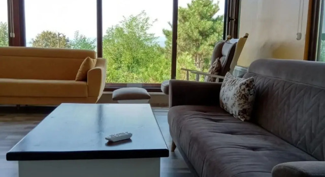Fascinating Villa With Private Pool in the Heart of Nature in Sapanca, Varaa Villa Hotellit Marmara-alue pysäköinnillä, Pysäköinti