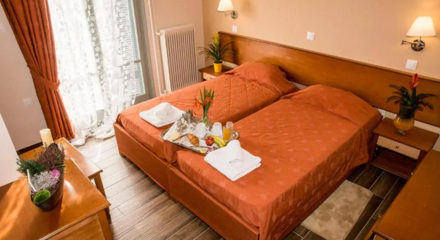 Togias Hotel, Rezerwuj Hotel Aegina Town 