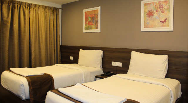 Hotel Royal Inn, Rezerwuj Hotel Hotele w Bangalore z parkingiem, Parking