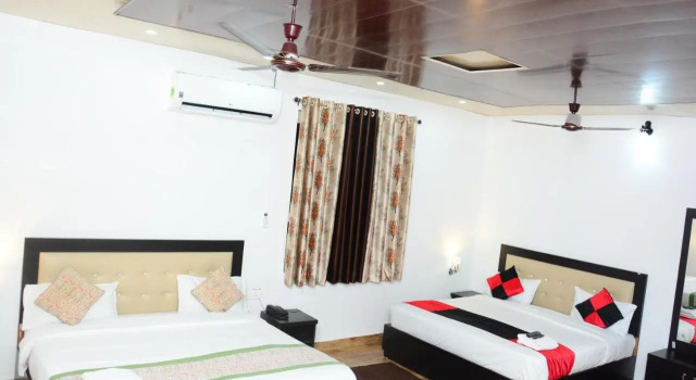 Hotel Polomax, Nainital, Rezerwuj Hotel Hotele w Uttarakhand z basenem, Basen
