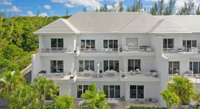 Ocean Terraces Penthouse 3BR, Buchen Sie Ferienhaus Hotels in New Providence mit Parkplatz, Parkplätze