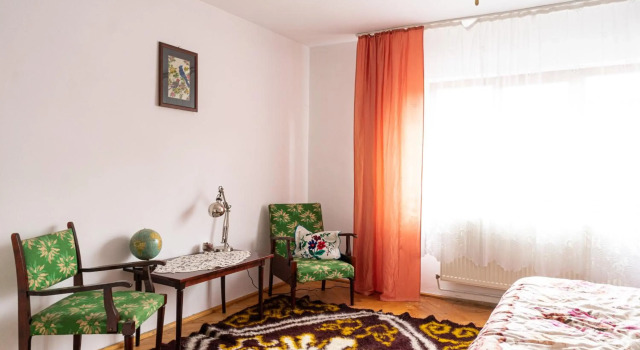 Generous family home, Rezerwuj Hotel Hotele w Carpathians - Romania z parkingiem, Parking