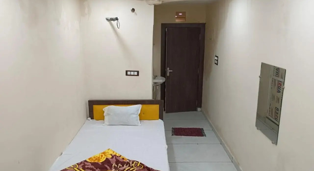 Hotel Shipra Avenue, Varaa Hotelli Hotellit New Delhi uima-altaalla, Uima-allas