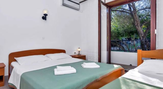 Apartment Rubin Hvar/Pokrivenik 20724, Varaa Huoneisto Pokrivenik Split-Dalmatia
