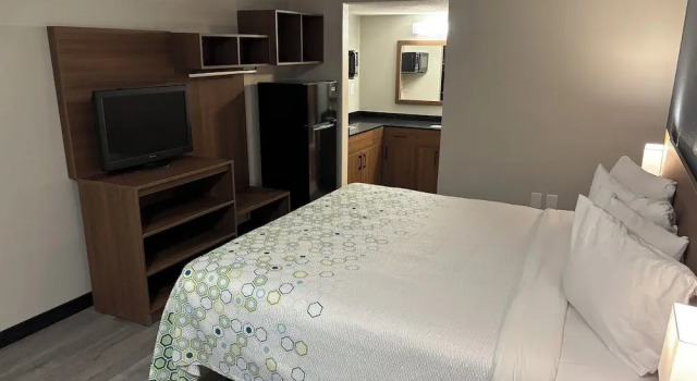 Студия HomeTowne Studios by Red Roof Hagerstown - Williamsport, MD