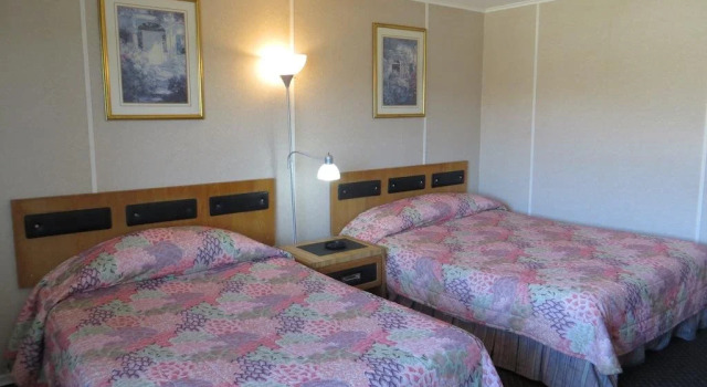 Peterboro Express Inn, Varaa Hotelli  
