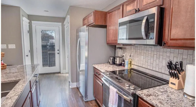 Коттедж с 3 комнатами Lovely 3 BR Home Only 9 Minutes From Downtown