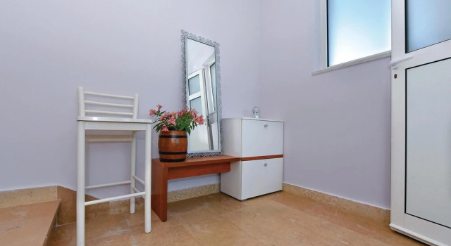 Four-Bedroom Holiday Home In Rogoznica, Забронировать Отель Отели Рогозница с бассейном, Бассейн