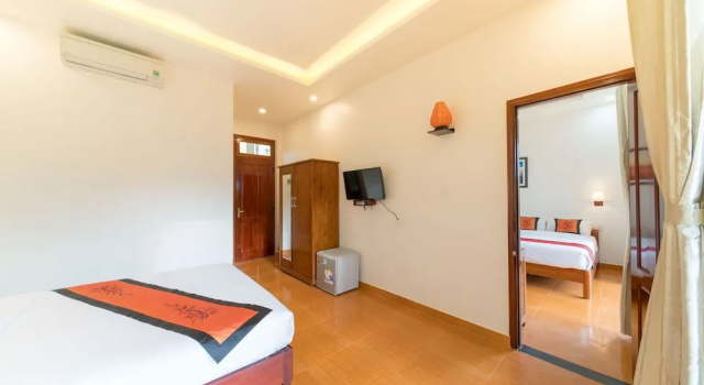 Семейный номер Standard с 2 комнатами с видом на бассейн Lakeview Villa Homestay