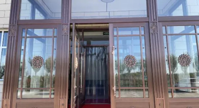 Ulague Sangi Island Hotel, Rezerwuj Hotel Hotele w East Ujimqin Banner z parkingiem, Parking