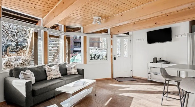 Номер Standard Central Aspen Condo Walk to Gondola & Ruby Park - LC5 by RedAwning