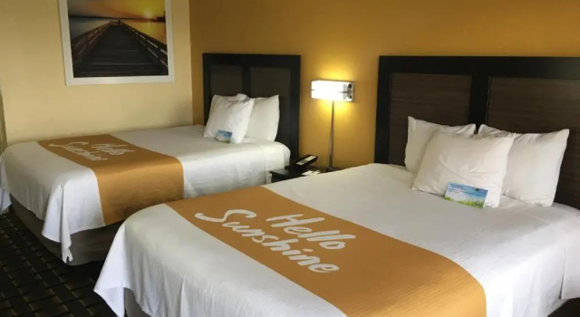 Четырёхместный номер Standard Days Inn by Wyndham Eufaula AL