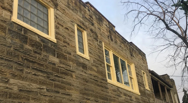 The Stone Castle - With Private Yard & Parking, Near Falls & Casino by Niagara Hospitality, Забронировать Апартаменты/квартира Апартаменты Ниагара Фолс, Апартаменты/квартира