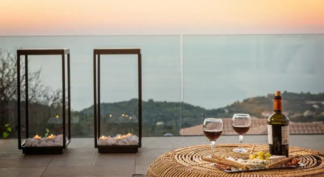 Люкс с балконом Artblue Villas