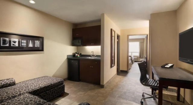 Двухместный люкс Days Inn by Wyndham Regina Airport West