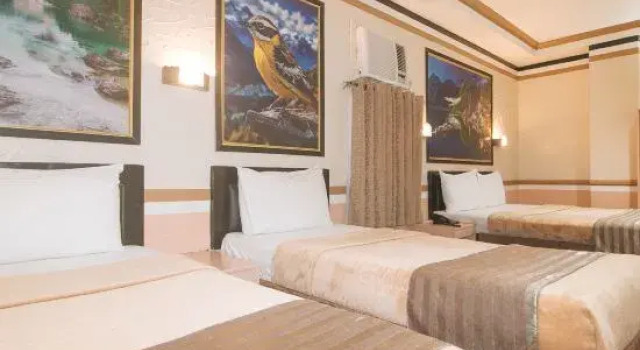 Люкс Deluxe Urban Travellers Hotel by RedDoorz
