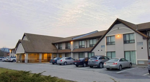 Кровать в общем номере Spark By Hilton Toronto Markham