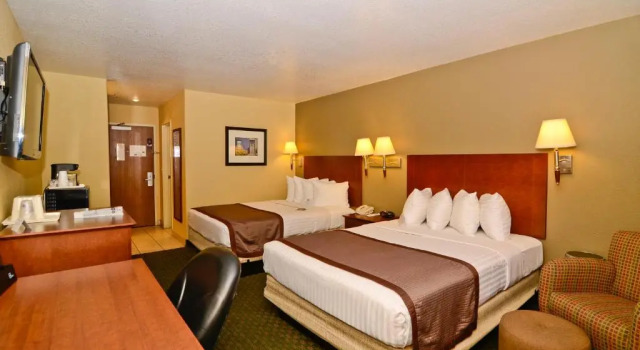 Четырёхместный номер Deluxe Best Western Parker Inn