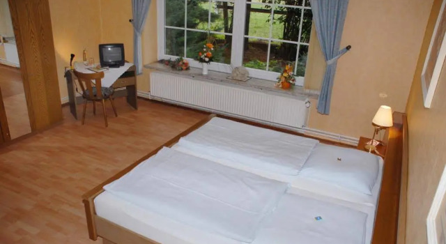 Hotel Heinrichs Gästehof, Забронировать Отель Людерсфельд Schaumburg Land