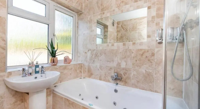 Апартаменты Lovely one bed apartment with free parking