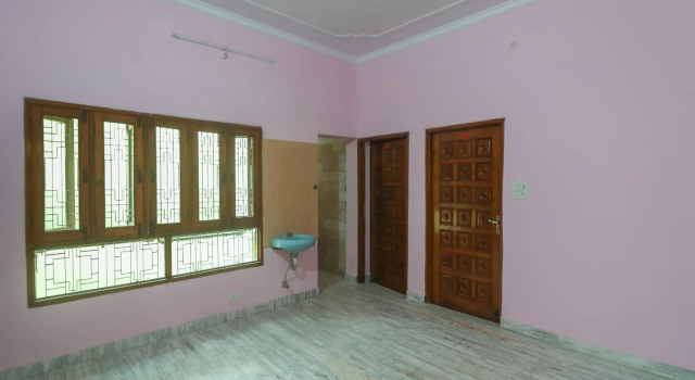 OYO 61877 Kamakshi inn, Забронировать Отель Гомти Нагар , рядом с Торговый центр Fun Republic (Лакхнау)