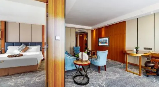 Люкс с 2 комнатами Changsha Xiaoxiang Huatian Hotel