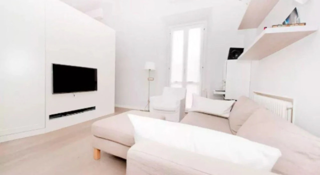 Modern and Beautiful 2 bed Flat Near the Colosseum, Забронировать Отель Рим Лацио, рядом с Вокзал Термини