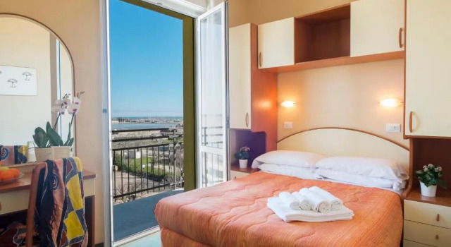 Двухместный номер Standard с частичным видом на море Hotel Crosal