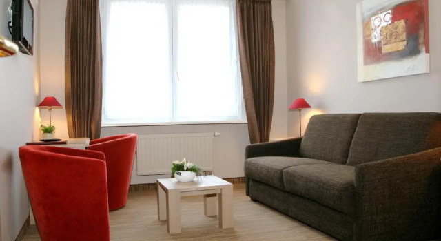Номер Deluxe Ambassador Hotel