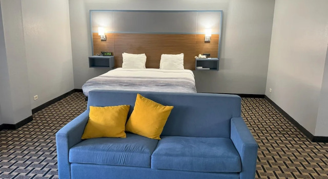Двухместный номер Superior AmericInn by Wyndham Woodstock IL