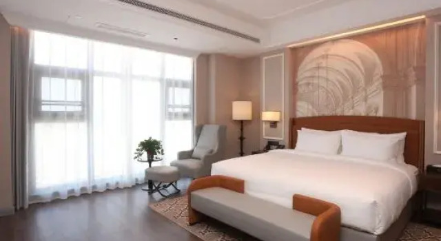 Люкс Executive Vienna International Hotel (Wuyue Square Branch, Yan'an New Area)