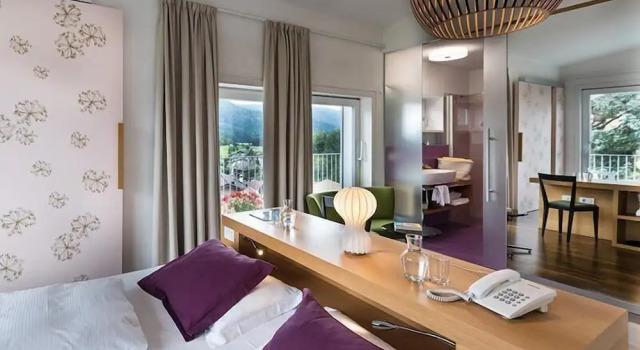 Полулюкс с балконом Azalea Park Hotel