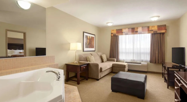 Двухместный люкс c 1 комнатой Ramada by Wyndham Drayton Valley