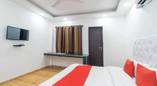 Paradise Studio by OYO Rooms, Varaa Hotelli Zirakpur Haryana
