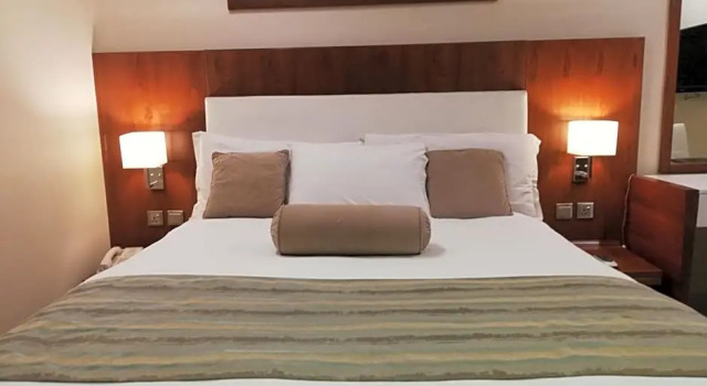 Номер Deluxe Avari Xpress Faisalabad