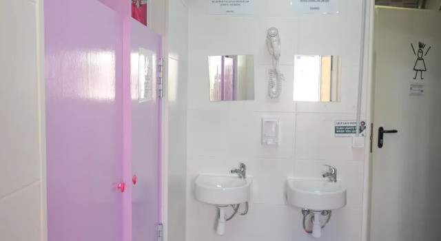 Кровать в общем номере Mana Mana Youth Hostel