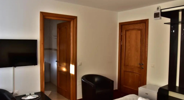 Hotel Ostrov, Varaa Hotelli Hotellit Carpathians - Romania uima-altaalla, Uima-allas