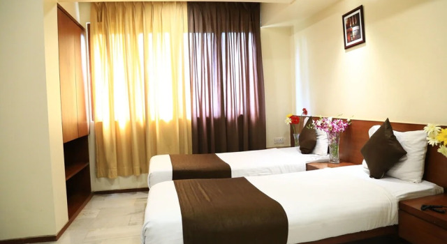 OYO 13771 Executive Residency, Buchen Sie Hotel Pune Maharashtra, in der Nähe von Ruby Hall Clinic