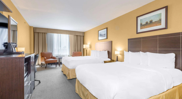 Четырёхместный номер Standard Quality Inn & Suites