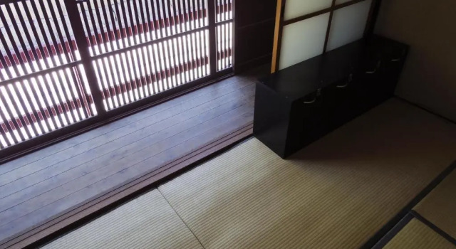 Кровать в общем номере Kominka Guesthouse Hagi Akatsukiya