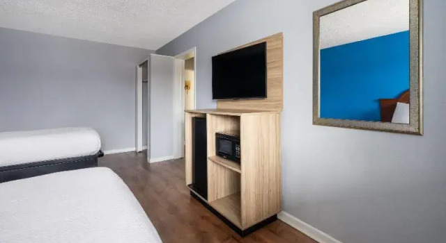 Четырёхместный люкс Super 8 by Wyndham Portsmouth - Norfolk