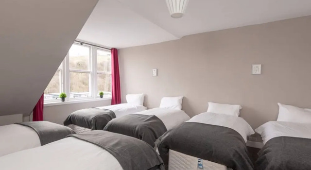 Cornerstone Apartments, Забронировать Апартаменты/квартира Бротон Эдинбург, рядом с Национальный музей Шотландии