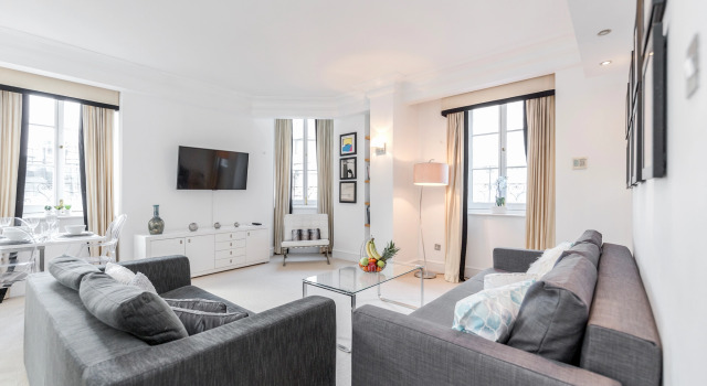 Outstanding Trafalgar Penthouse, sleeps 8, Забронировать Отель Лондон Большой Лондон, рядом с Театр «Принц Эдуард»