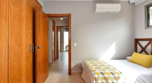 Salobre Villa with Pool Par 4 nr 9 by VillaGranCanaria, Забронировать Вилла Отели Салобре с парковкой, рядом с Гольф-курорт Salobre, Парковка