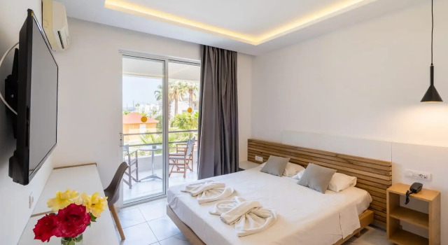 Двухместный номер Superior с видом на бассейн Lardos Bay Hotel